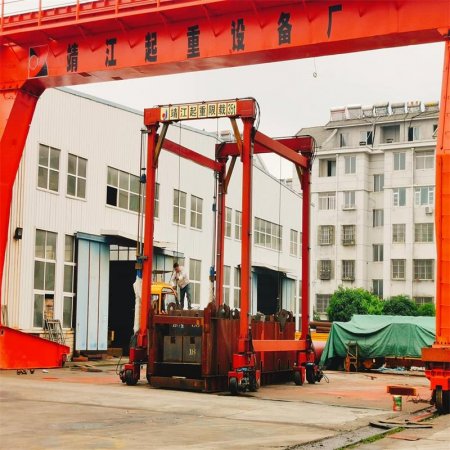 集裝箱跨運(yùn)車的主要應(yīng)用特點(diǎn)有哪些？